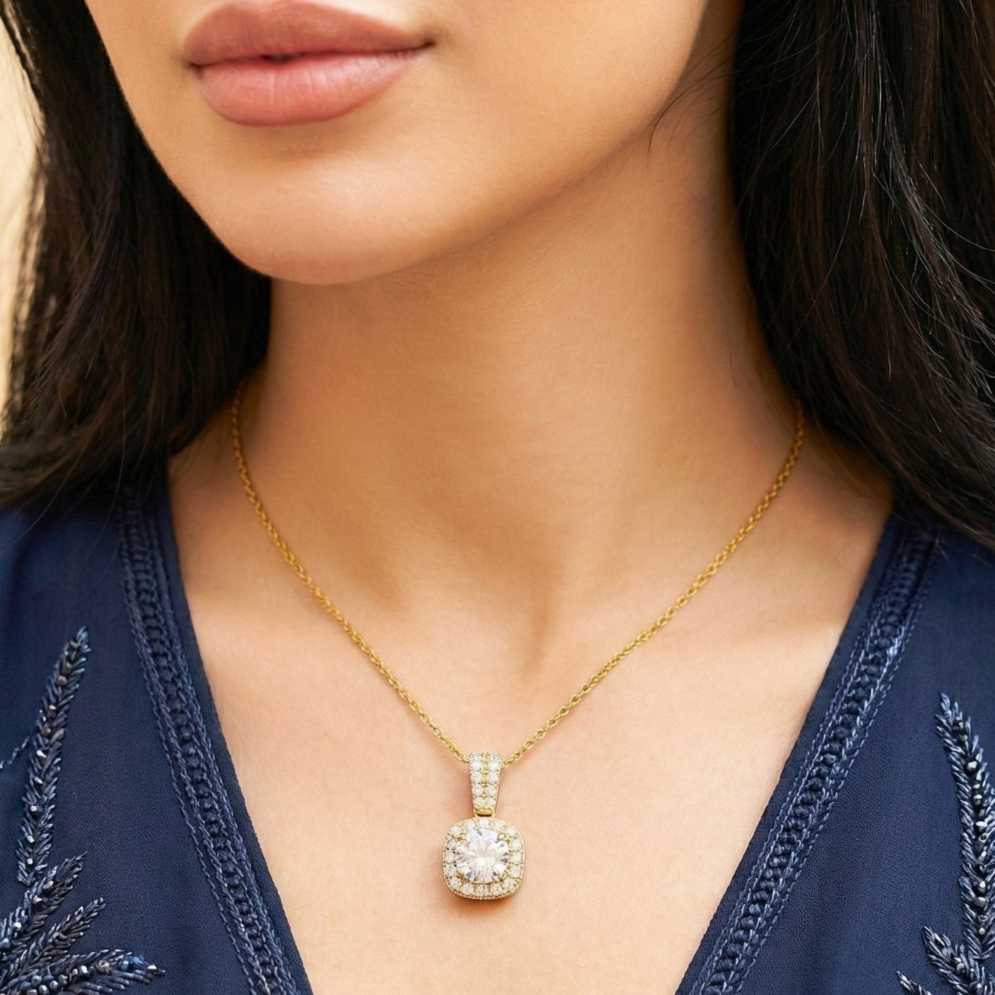 قلادة زهرة مويسانيتي – ذهبي – اللون D – VVS1