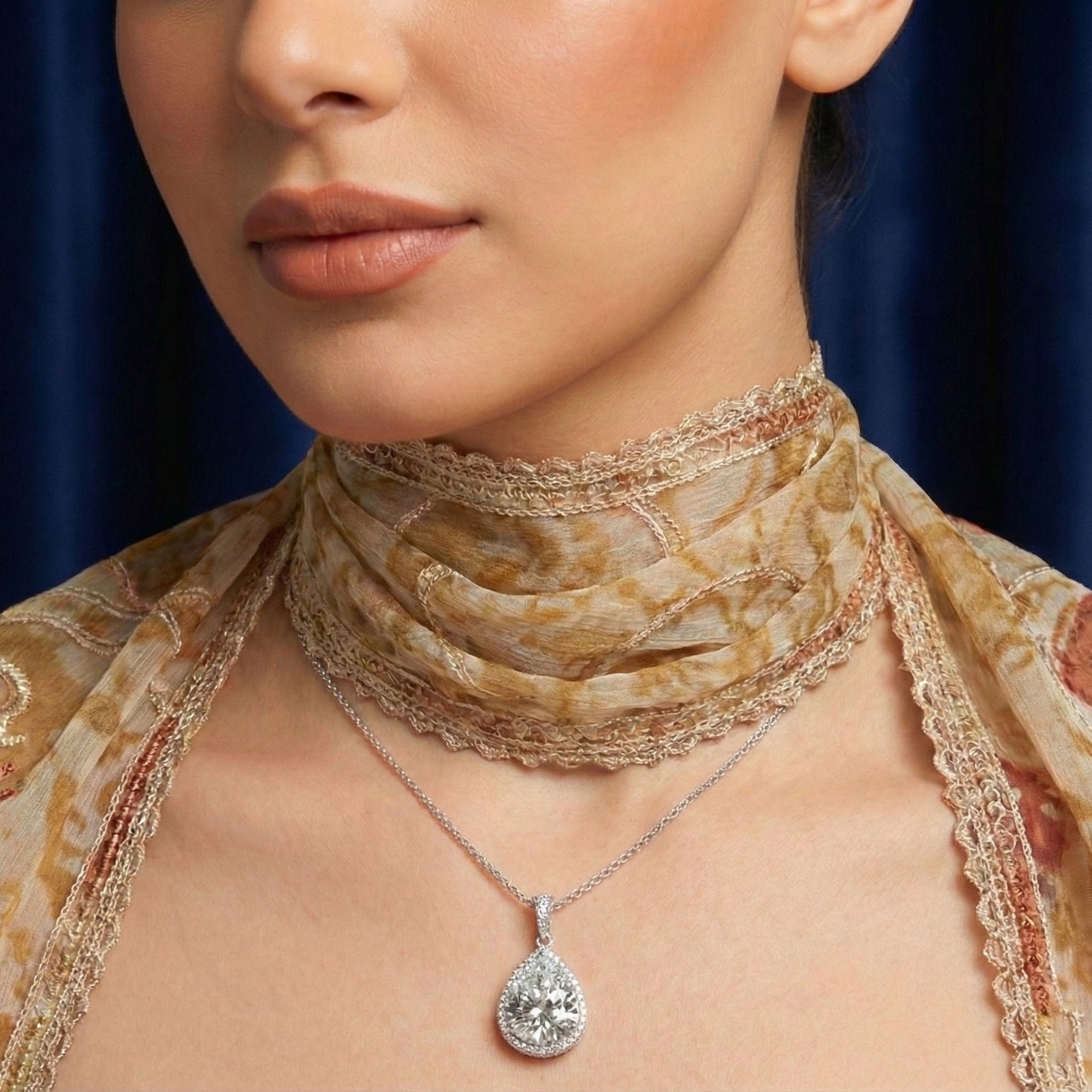 قلادة ياسمين من الموزانيت على شكل كمثرى - ذهب أبيض - لون D - VVS1