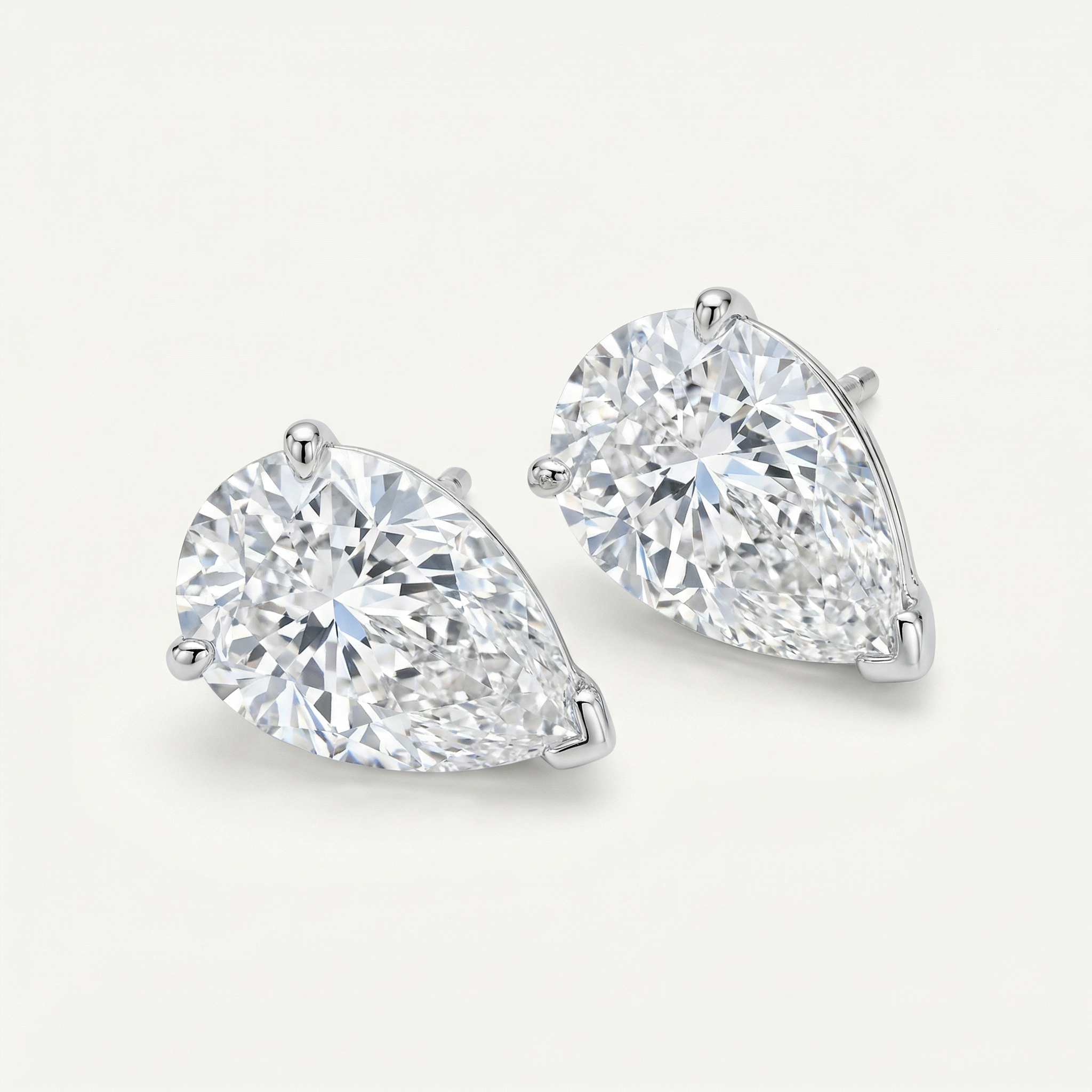 أقراط على شكل كمثرى 2 قيراط