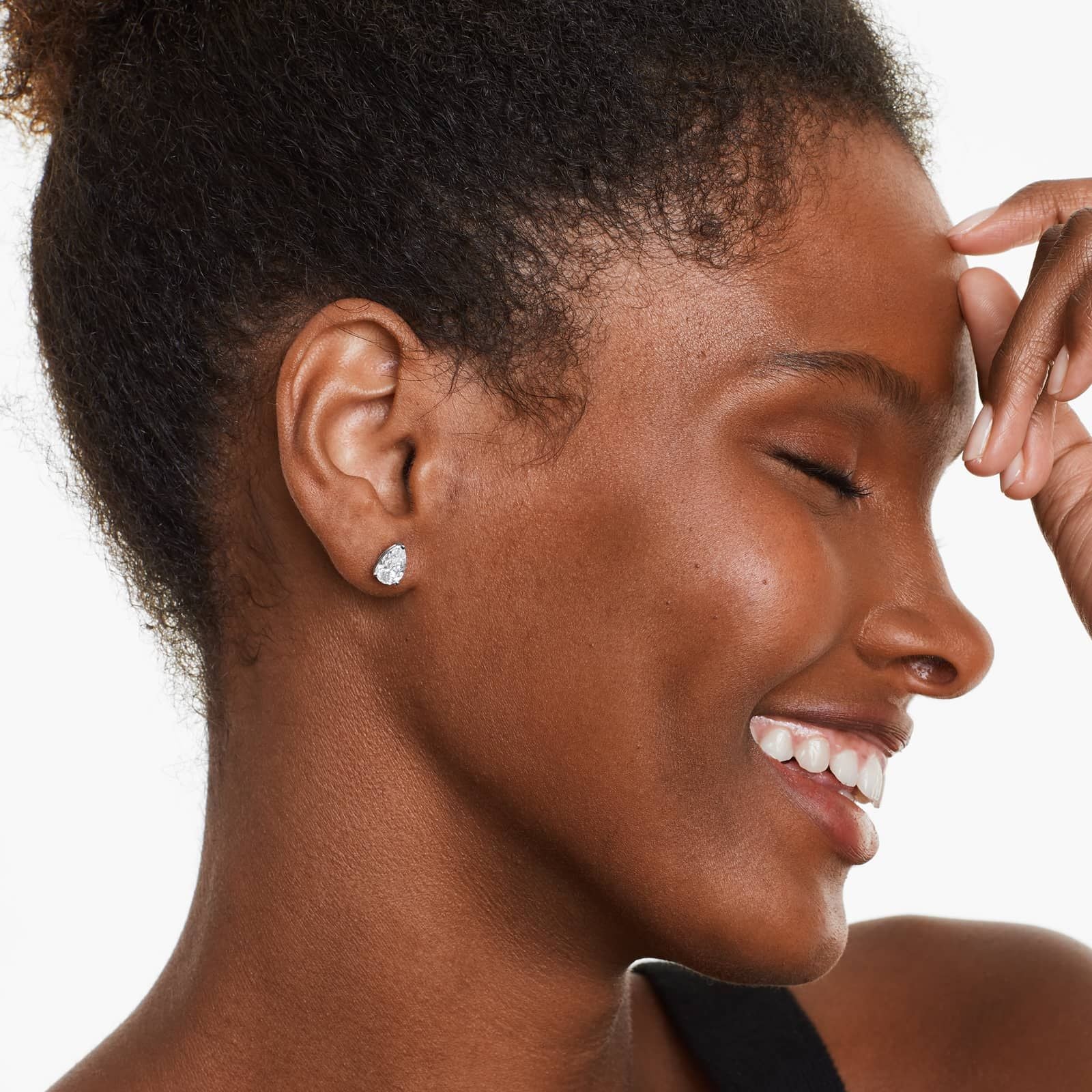 أقراط على شكل كمثرى 2 قيراط