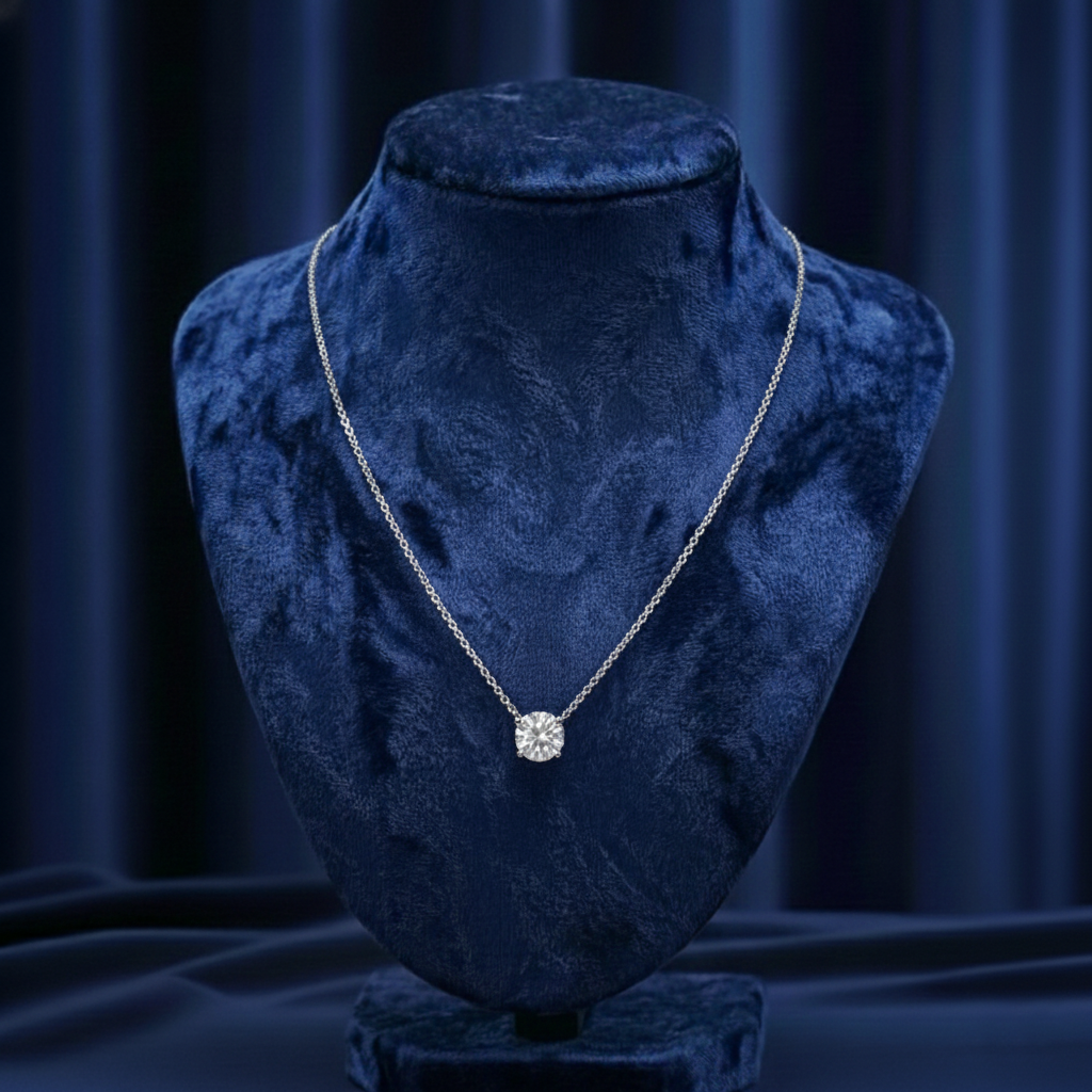 قلادة علياء من الموزانيت - ذهب أبيض - لون D - VVS1