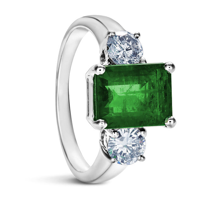 EMERALD & BRILLIANT CUT TRIO RING