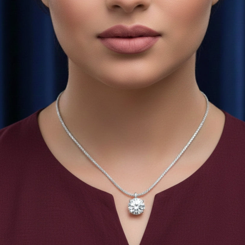 قلادة لينا الدائرية من الموزانيت – ذهب أبيض – لون D – VVS1