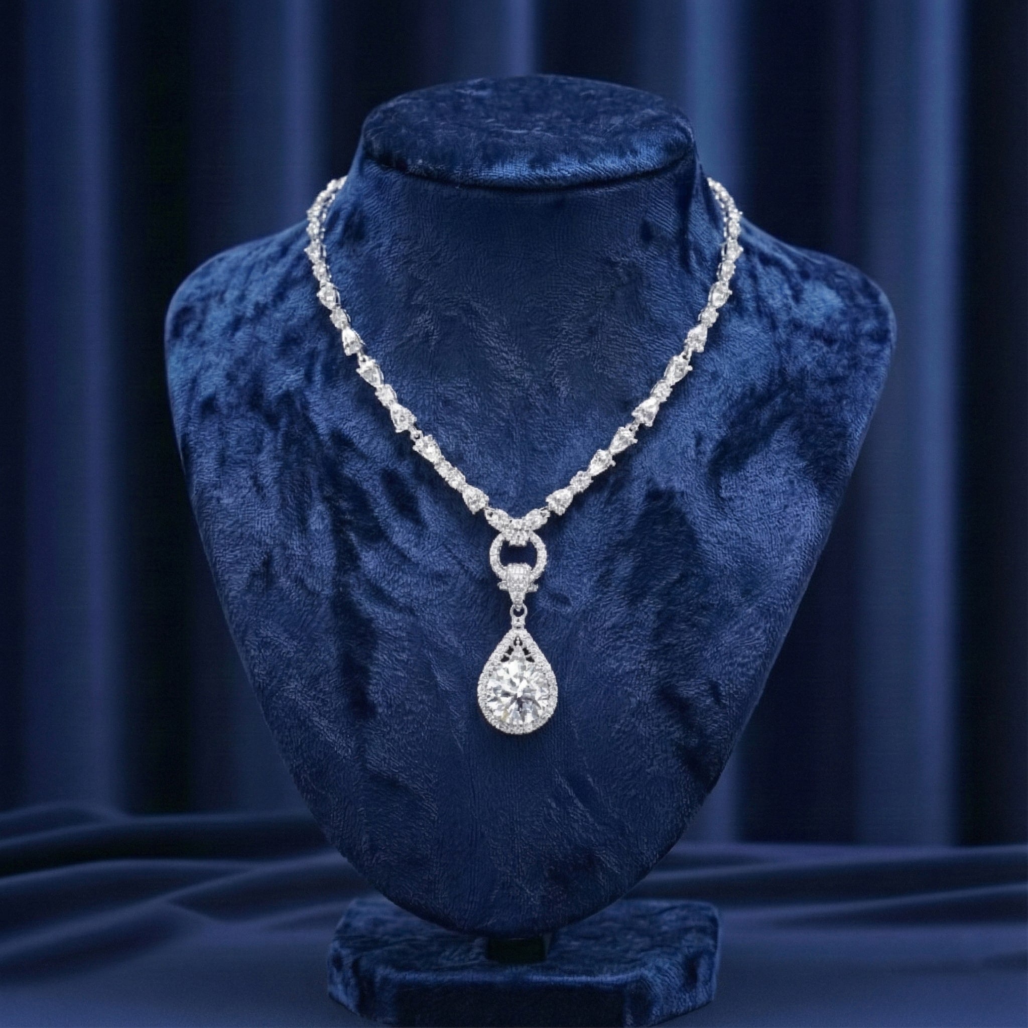 قلادة رايان من الموزانيت – ذهب أبيض – لون D – VVS1