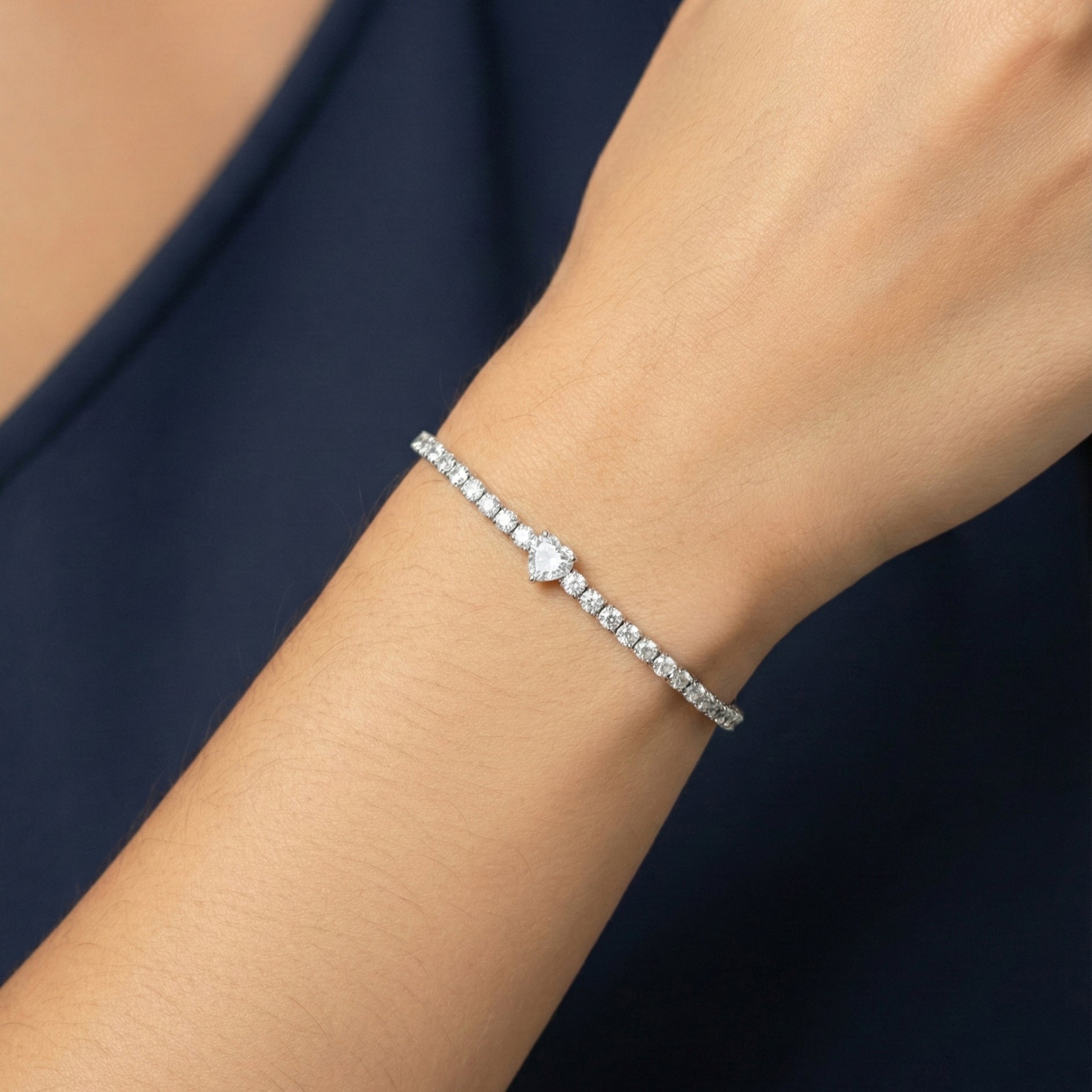 سوار تنس قلب مويسانيت لانا - ذهب أبيض - لون D - VVS1