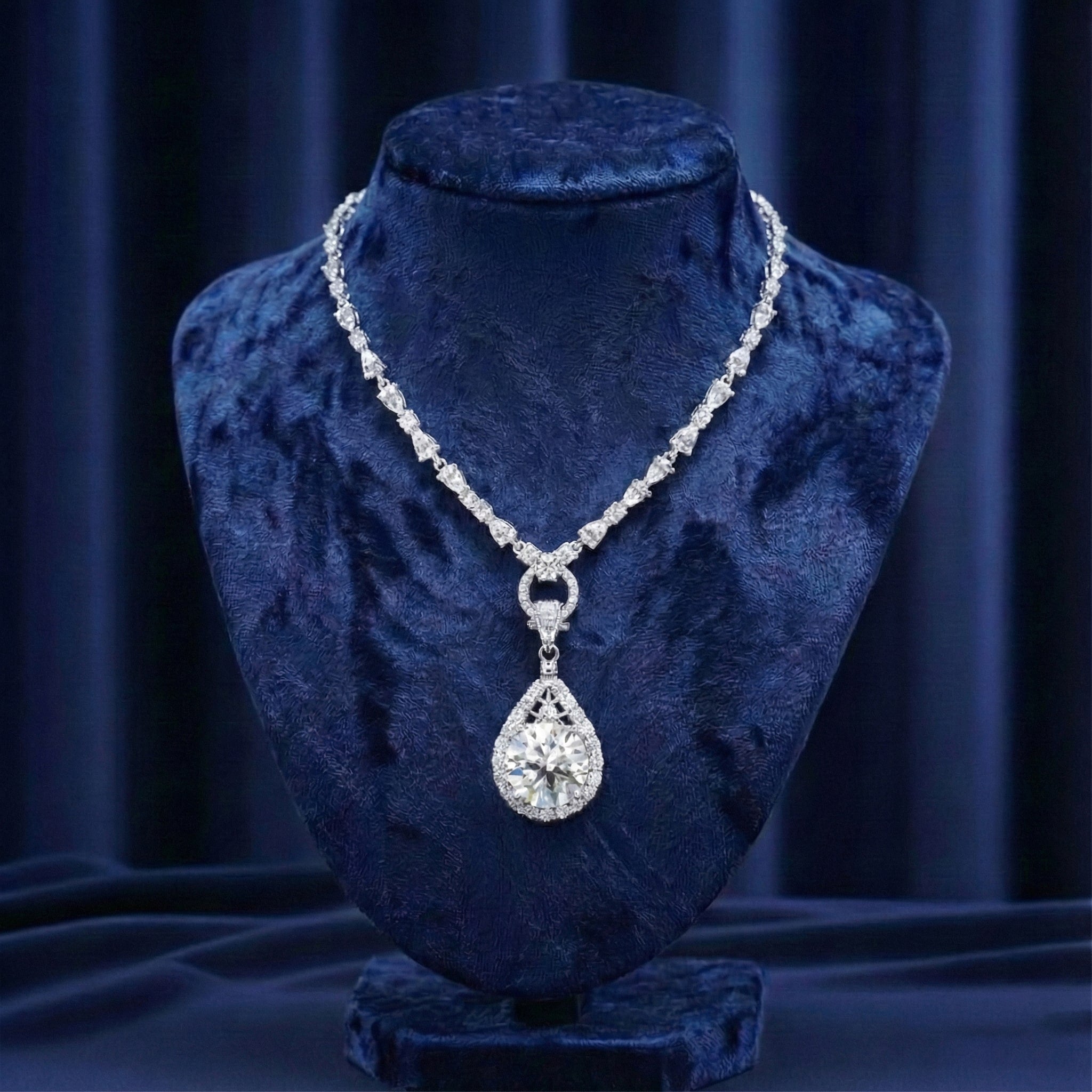 قلادة رايان من الموزانيت – ذهب أبيض – لون D – VVS1